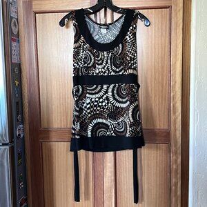 Scoop Neck Sleeveless Pop Art Print Tie-Back Top